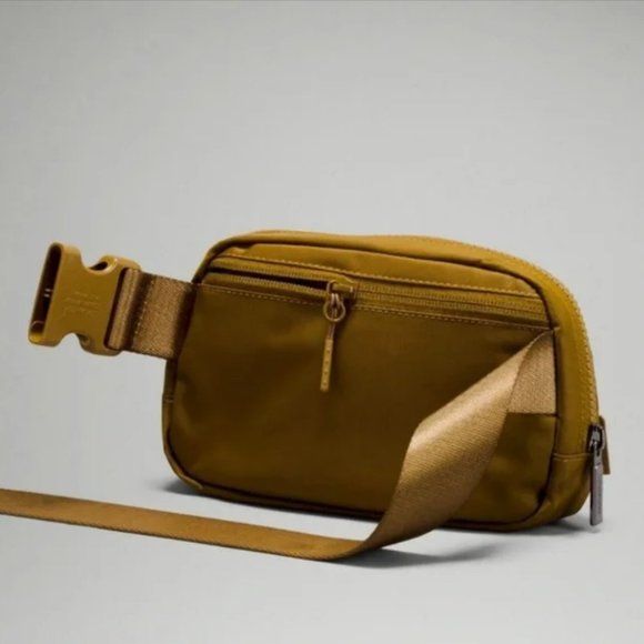 Lululemon Everywhere Belt Bag - Burnt Caramel - Picture 4 of 6
